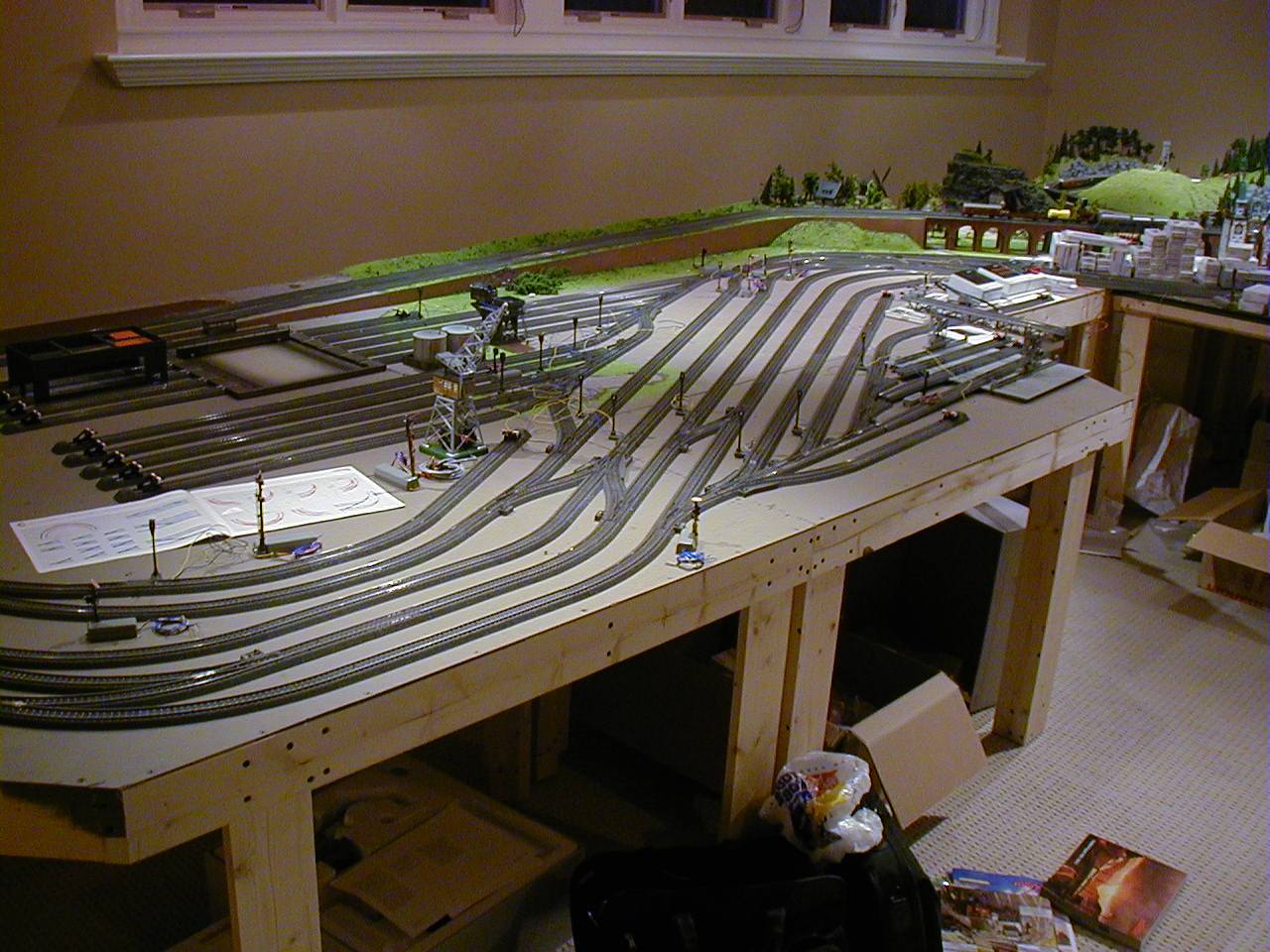 electric train set table