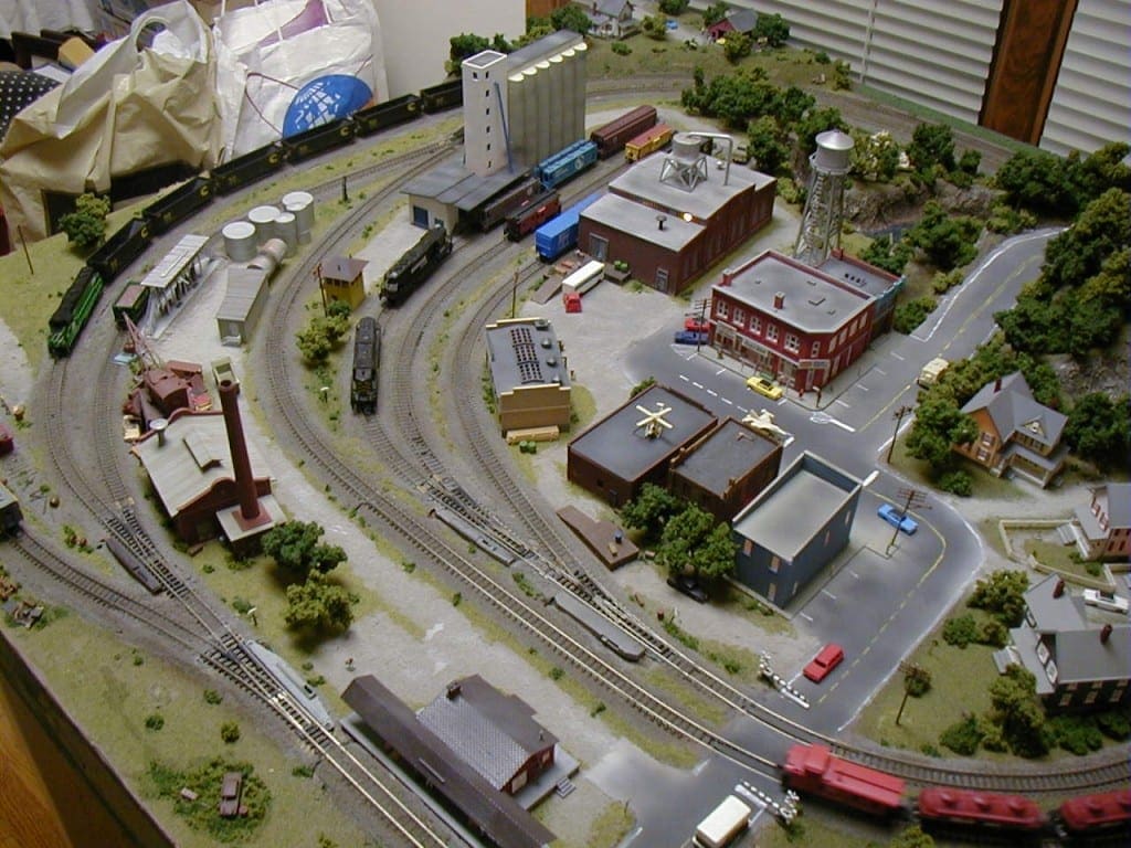 Greg's Incredible 4' X 4' N Scale Model Train Layout Photo Gallery