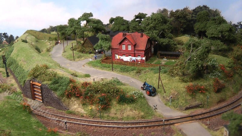 How to Build a Small Layout for Your Z Scale Trains 