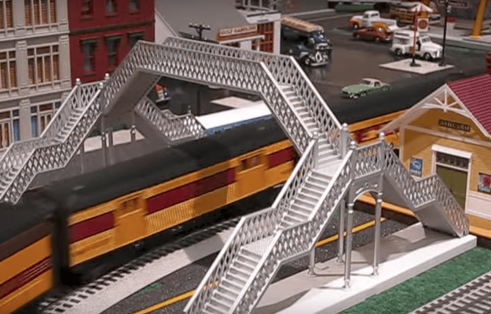 O Gauge 3 Rail in Action! single track wiring model train 