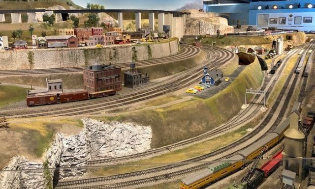 Top 7 O Scale Model Train Layouts - Model Train Books